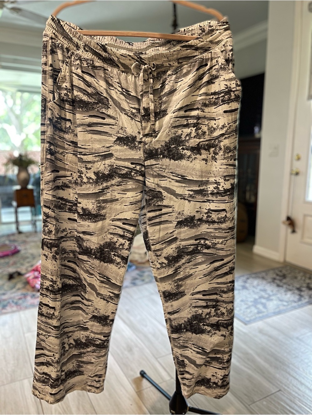 Men's Black & White Patterned Drawstring Pants